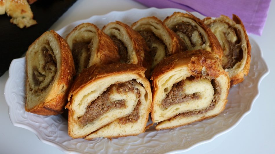 Haşhaşlı Cevizli Rulo Çörek