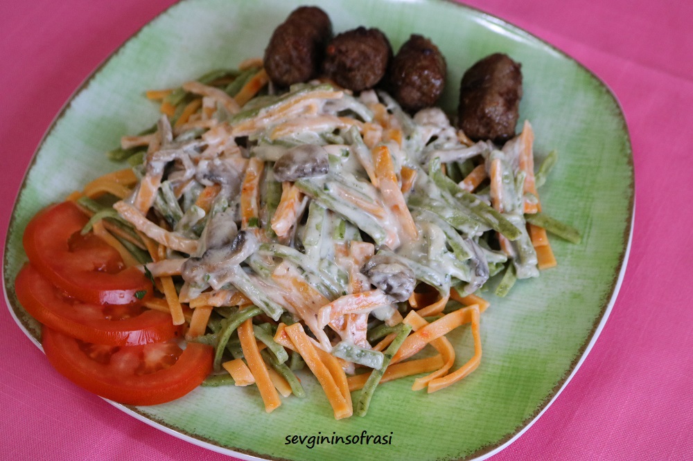 Hausgemachte Nudeln mit Champignons Soße – Sevginin Sofrasi