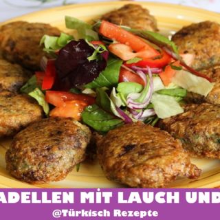 Frikadellen mit Lauch und Reis