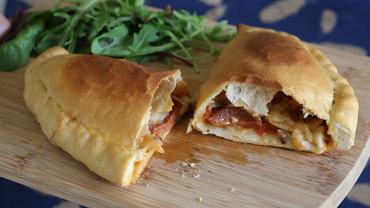 Kapalı Pizza Calzone