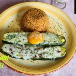 Zucchini Gondel mit Ei